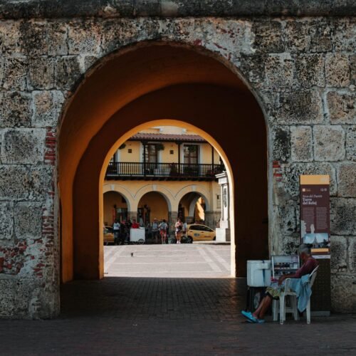 Arco de la Torre del Reloj, entrada a la ciudad amurallada de Cartagena de Indias